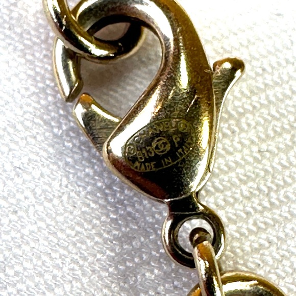 Chanel Gold and Pearl Pendant Necklace - Picture 6 of 12